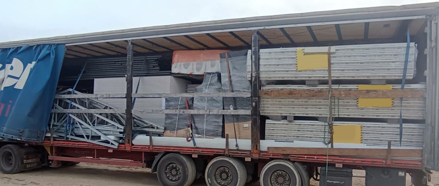 Səmərəli logistika: AsstrA Azərbaycana mehmanxana tikintisi üçün lazım olan əsas materialları çatdırıb